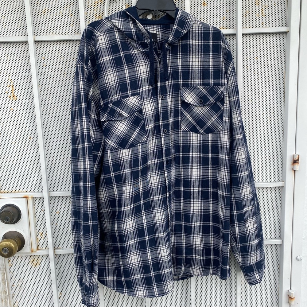 Molokai men’s XL hooded long sleeve button-up flannel shirt black & white plaid